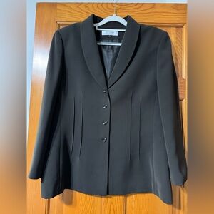 Elegant Brown Tahari Women's Blazer